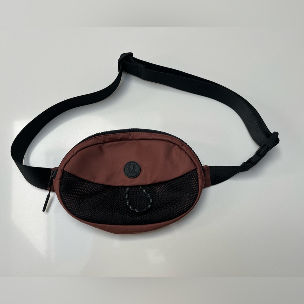 EUC lululemon belt bag maroon/burgundy super rare